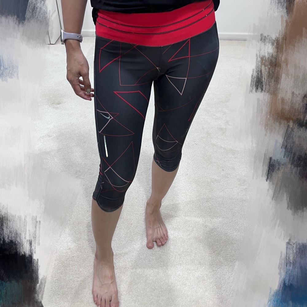 Nike Geometric Patterned Black and Red Leggings